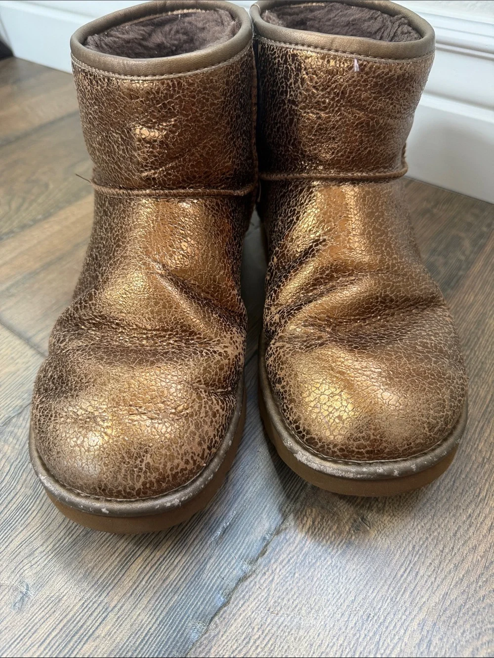 UGG shiny metallic